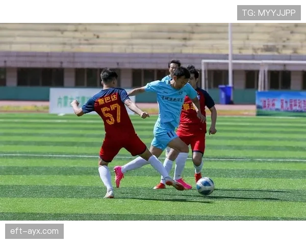 足球劲旅激战中稳如磐石,精彩对决引爆全场 足球劲旅激战中稳如磐石,精彩对决引爆全场