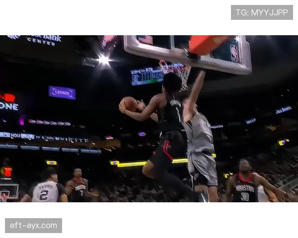 阿门·汤普森挡拆制造错位，面对约基奇比上季效率提升